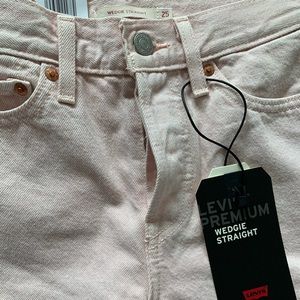NWT Levi’s Size 25